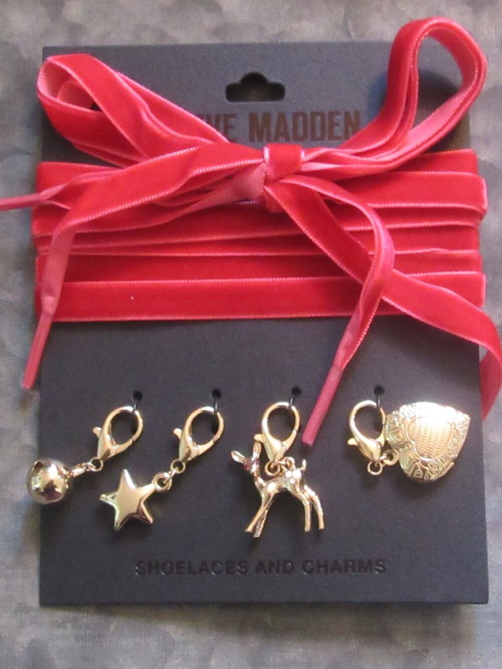 NWOT Steve Madden Red Velvet Shoe Laces with 4 gold charms - Picture 2 of 7